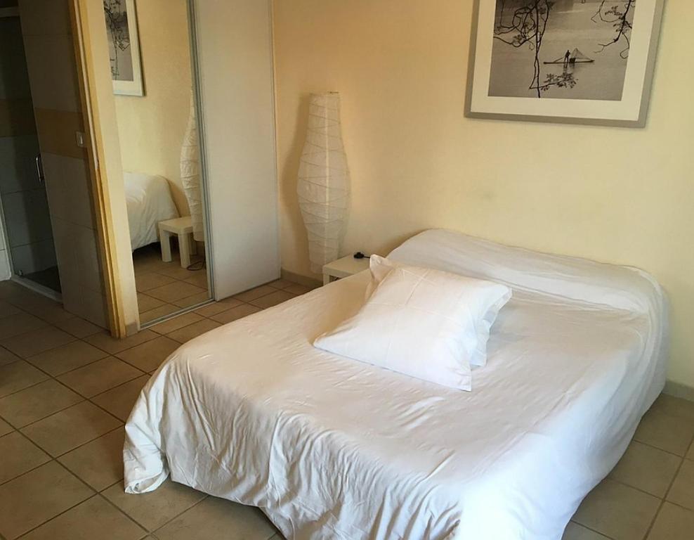 Logis Hotel Le Clos Saint Loup Bram Exterior photo